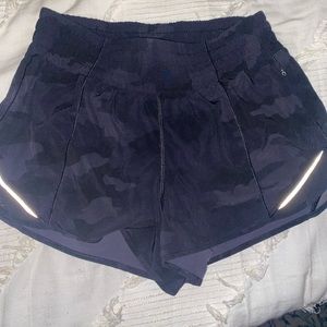 Lululemon size 4 Hotty hot 2.5